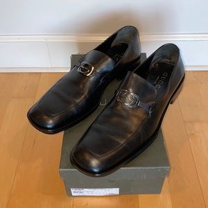Vintage authentic Gucci loafers, black leather, men’s 12-D